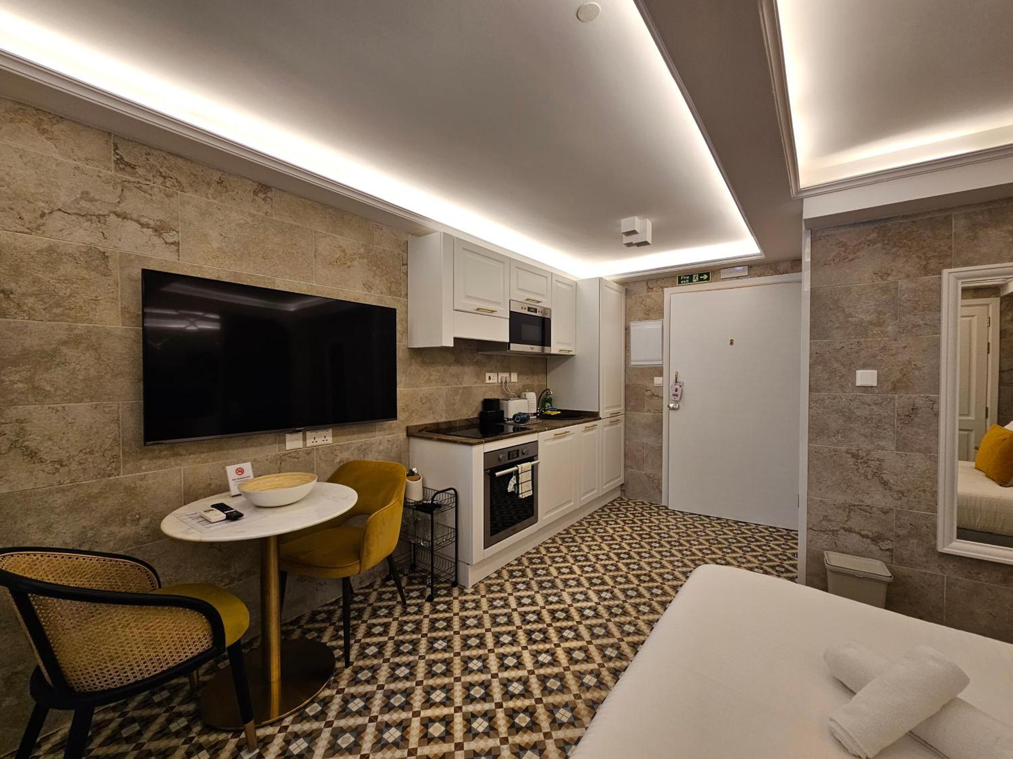 Balcony Hotel Сент Джулианс Экстерьер фото