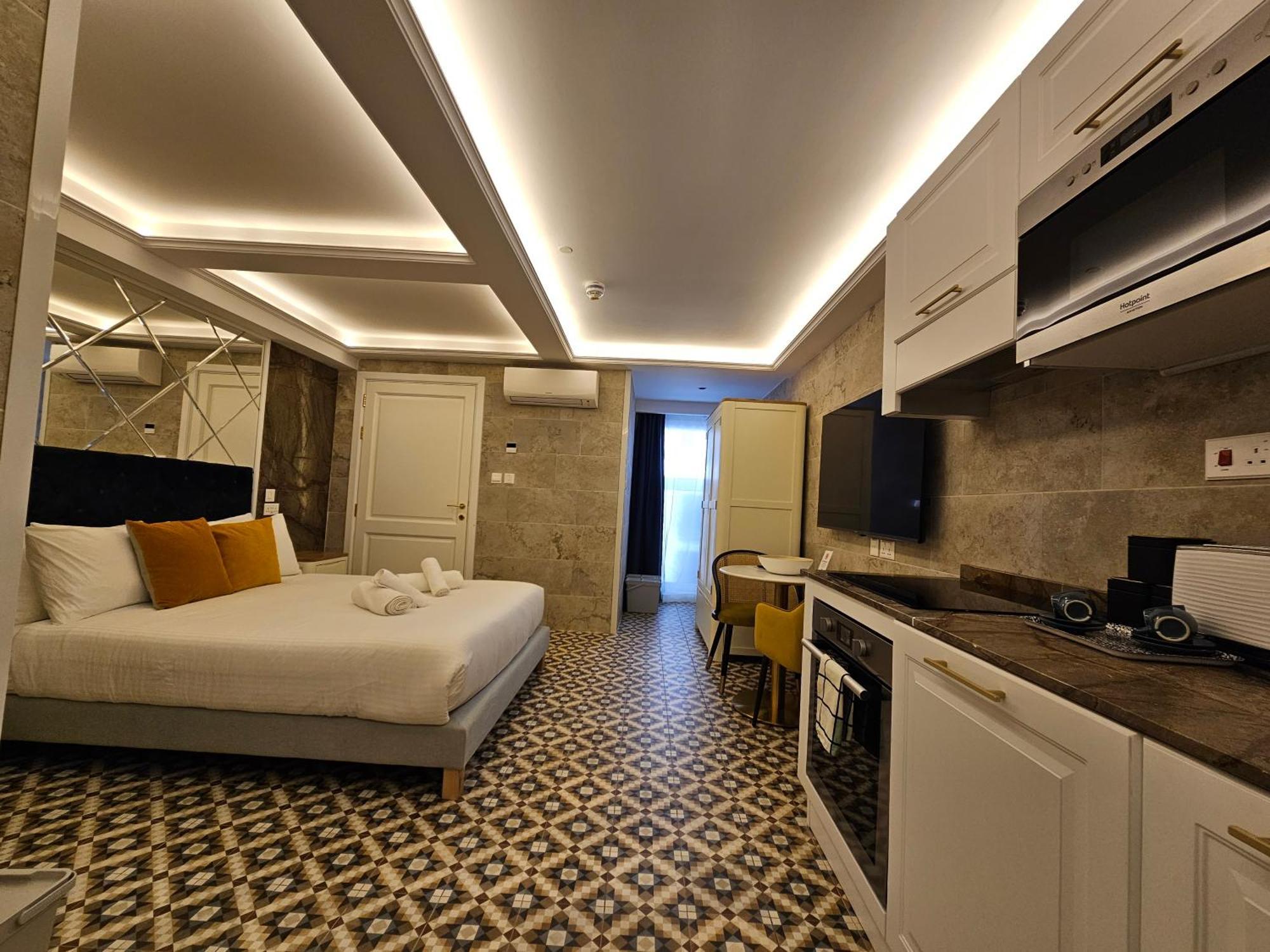 Balcony Hotel Сент Джулианс Экстерьер фото