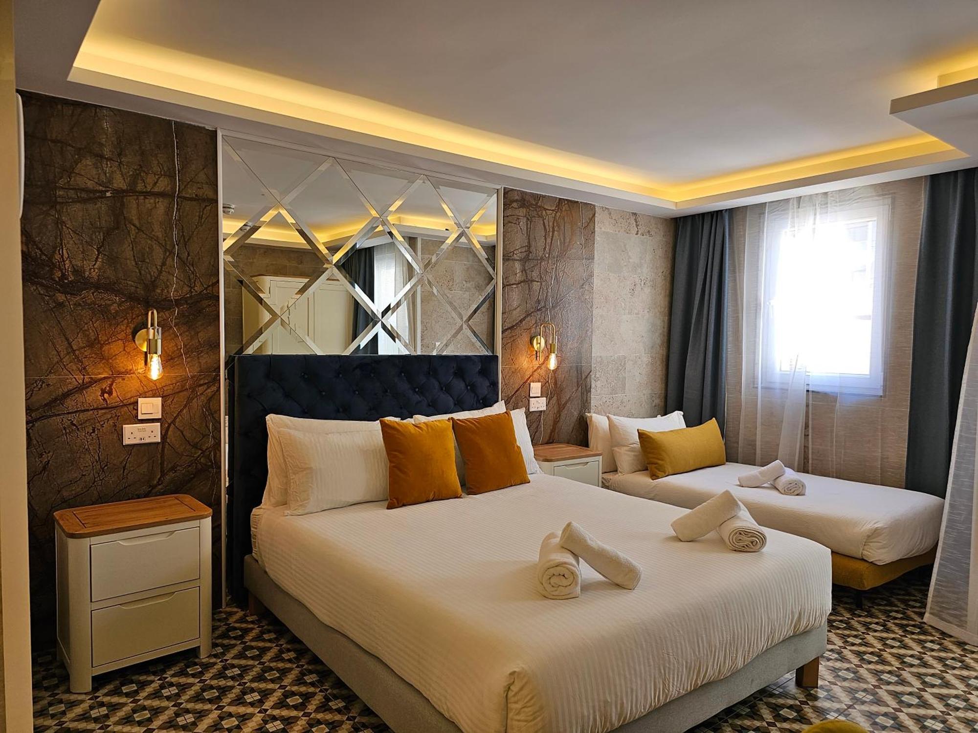 Balcony Hotel Сент Джулианс Экстерьер фото