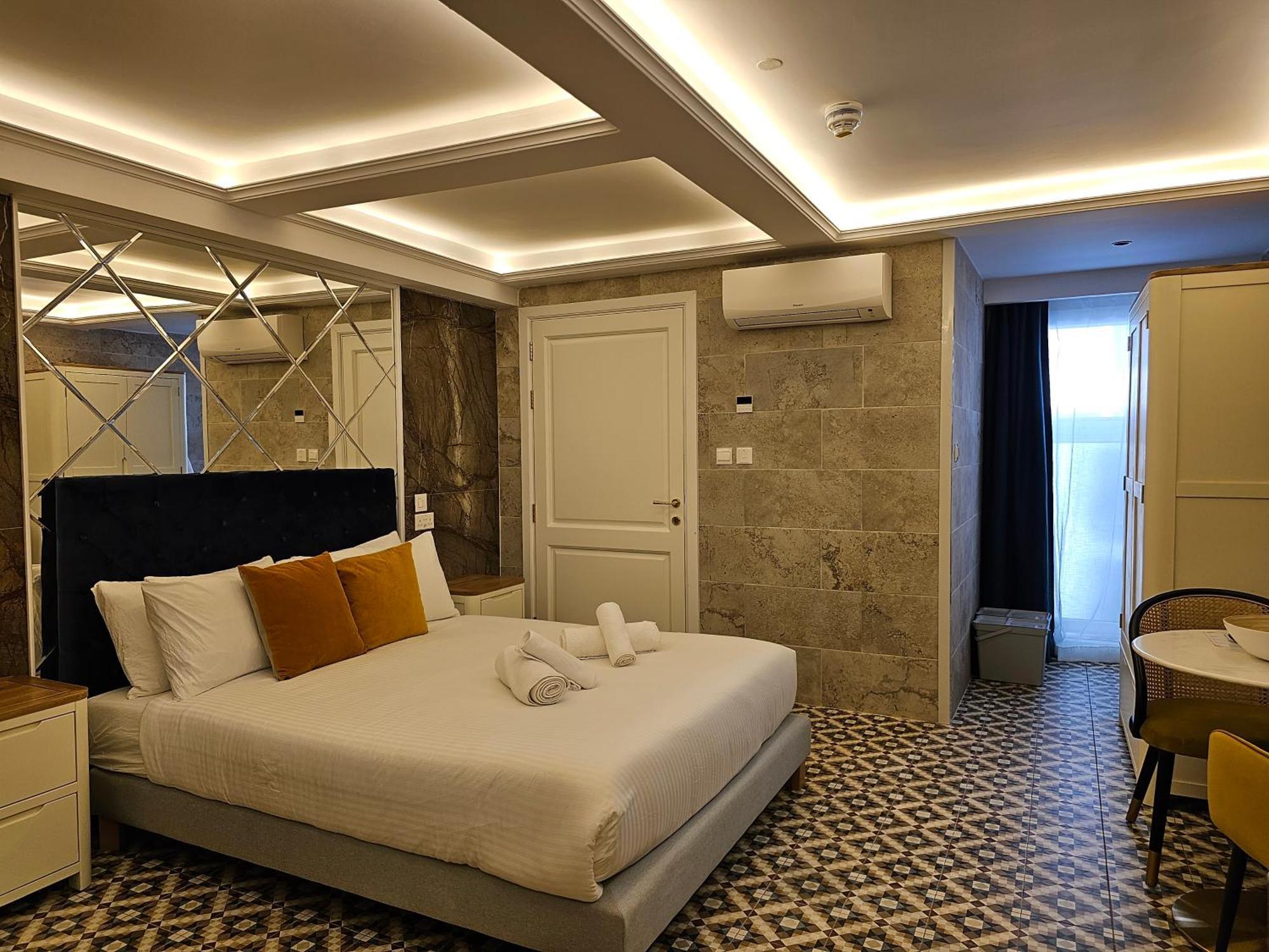 Balcony Hotel Сент Джулианс Экстерьер фото