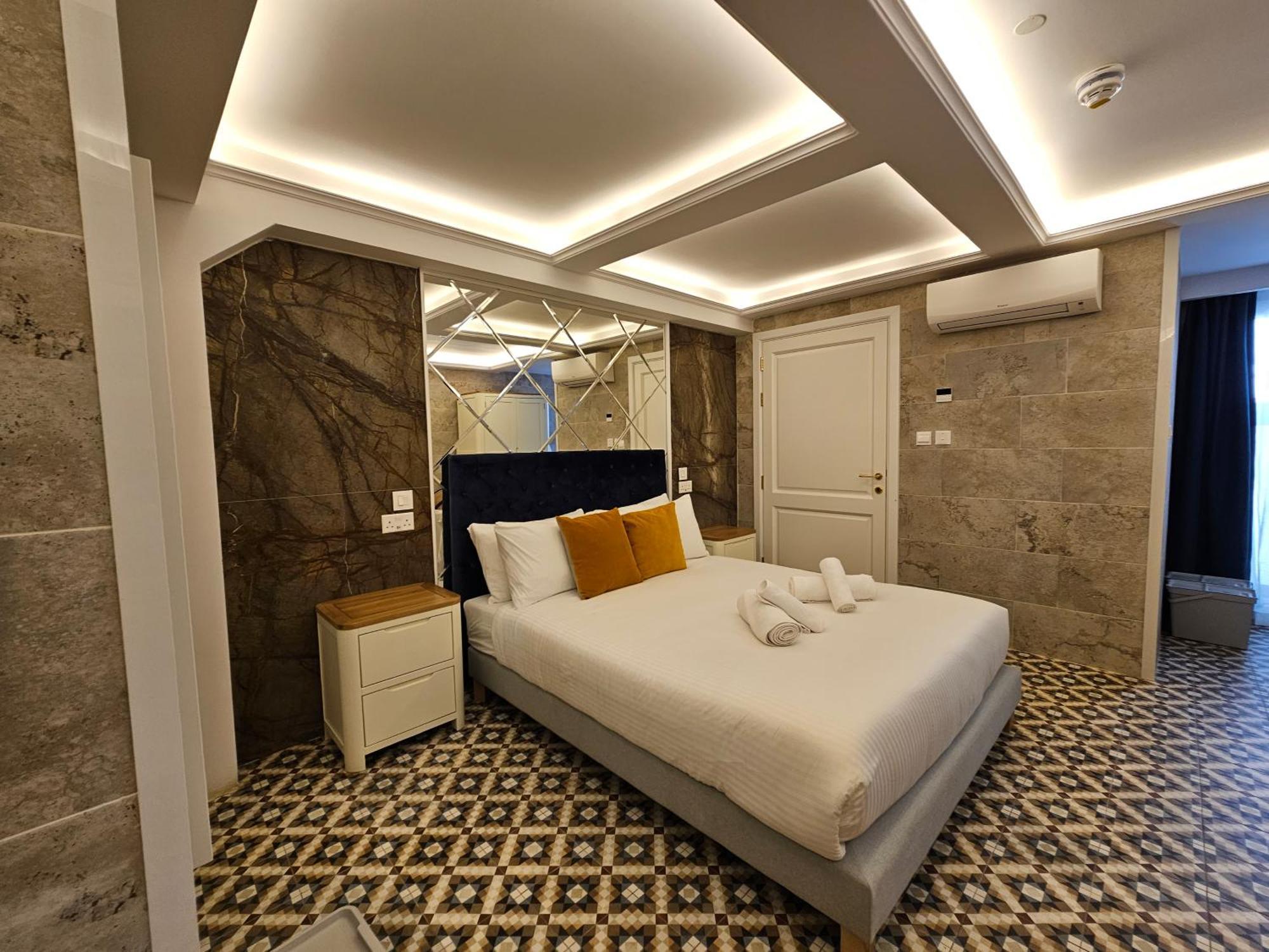 Balcony Hotel Сент Джулианс Экстерьер фото