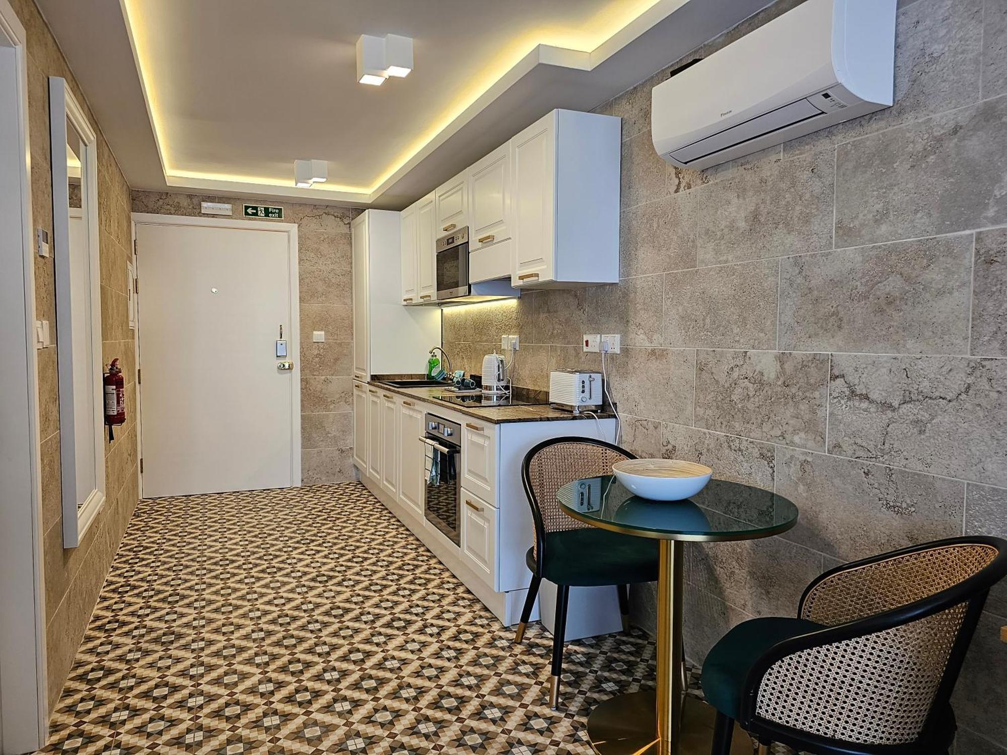 Balcony Hotel Сент Джулианс Экстерьер фото