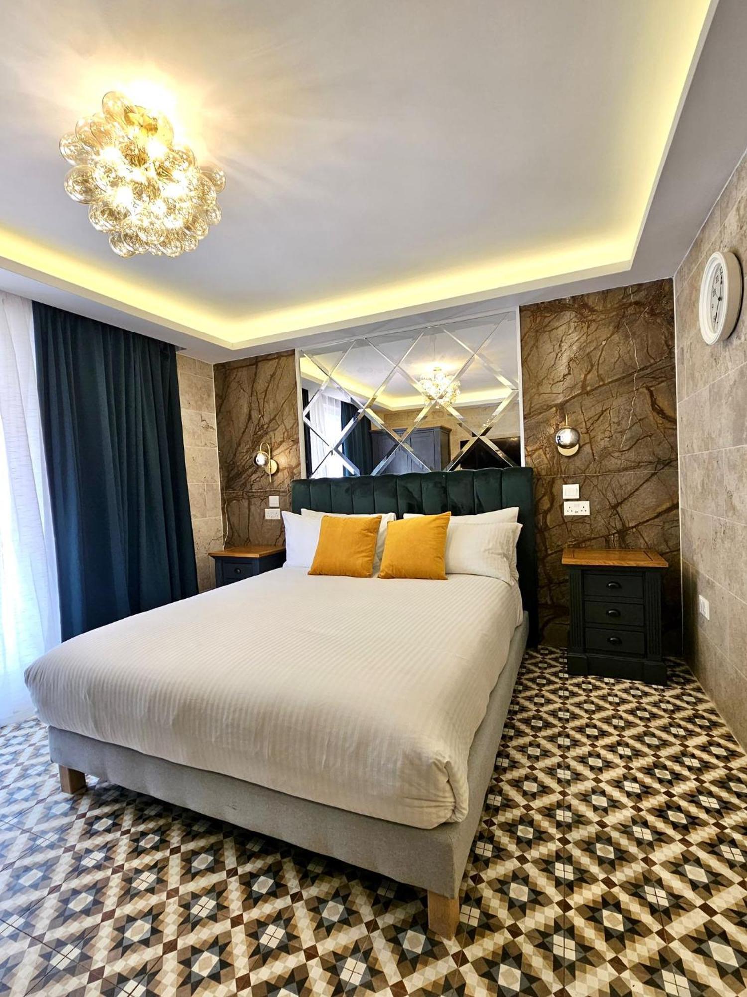 Balcony Hotel Сент Джулианс Экстерьер фото