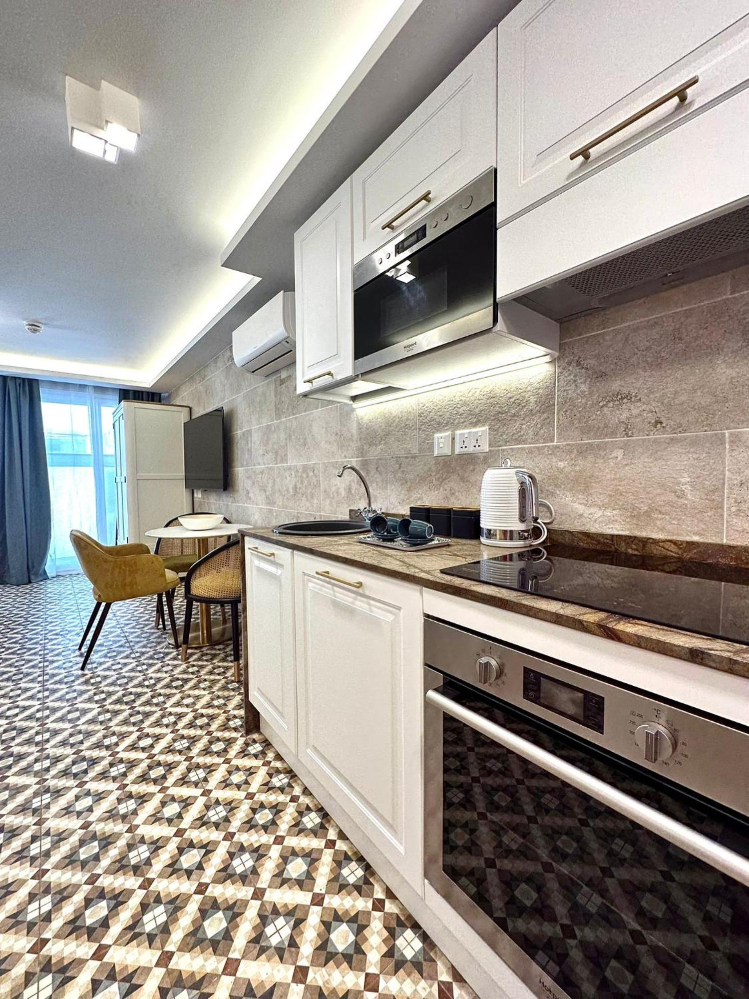 Balcony Hotel Сент Джулианс Экстерьер фото