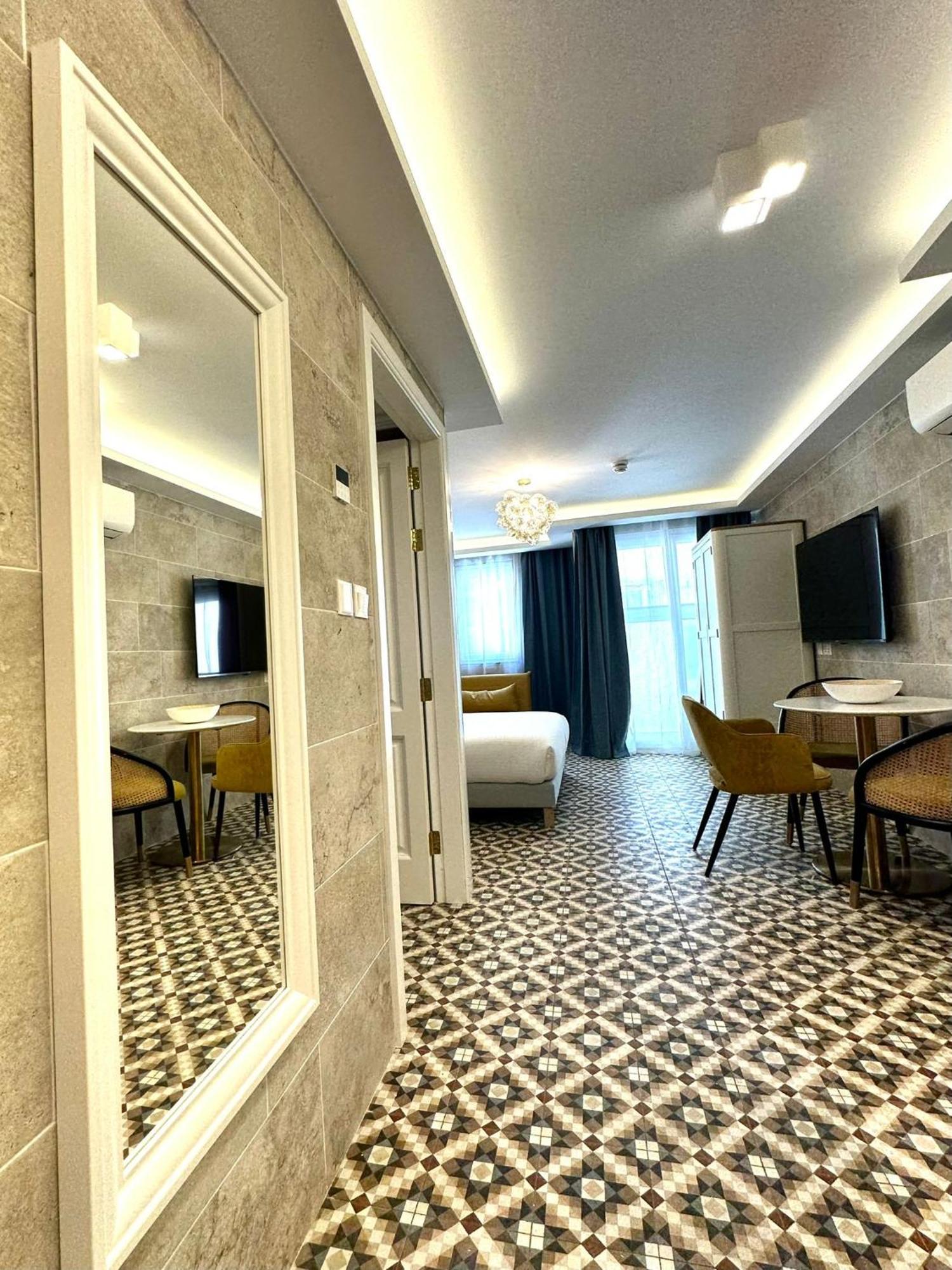 Balcony Hotel Сент Джулианс Экстерьер фото