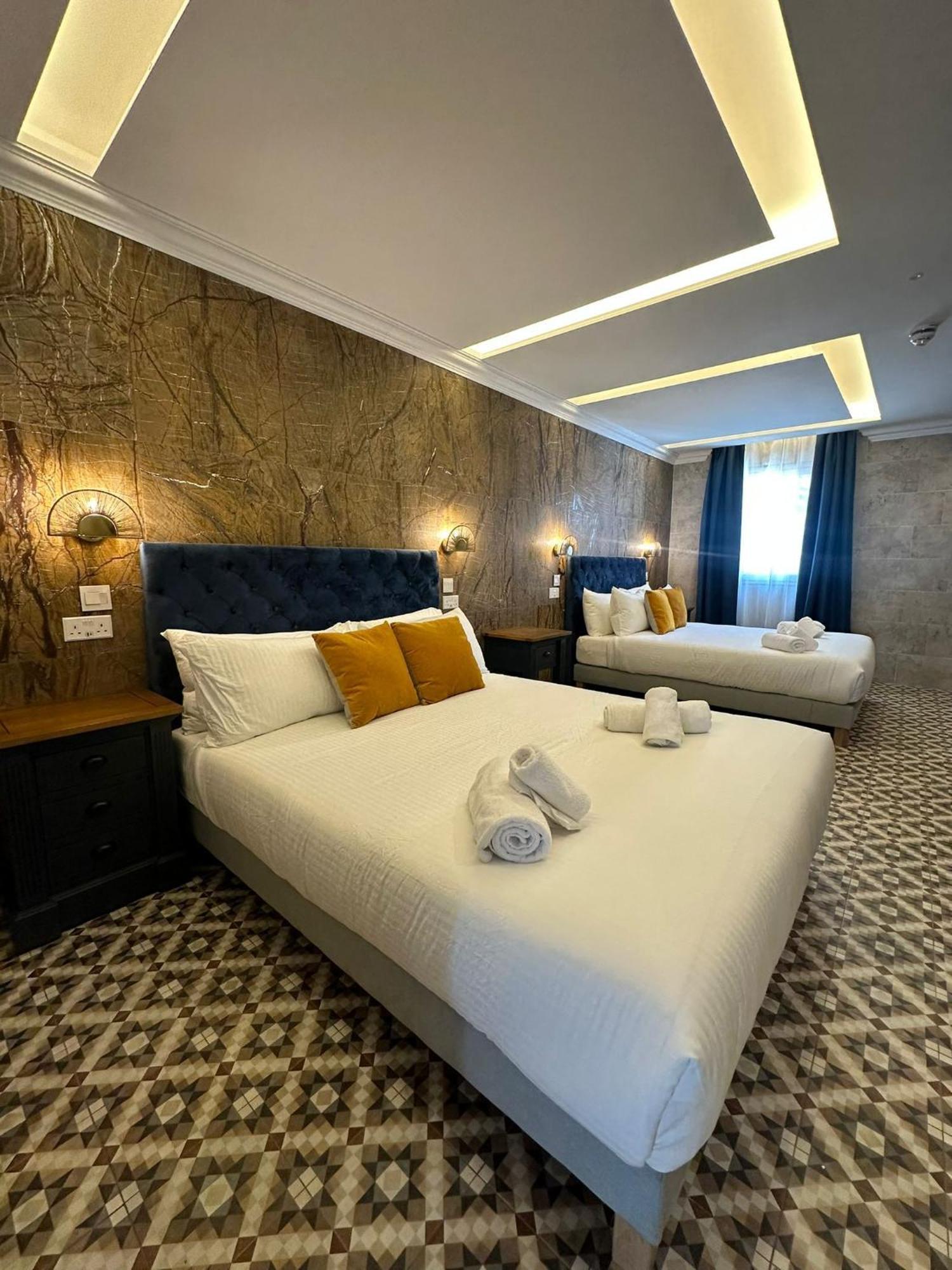 Balcony Hotel Сент Джулианс Экстерьер фото