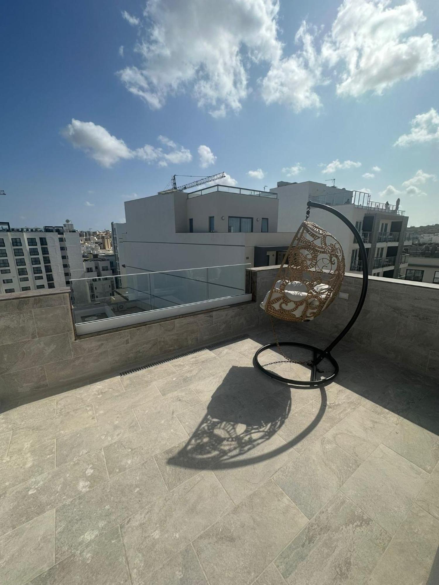 Balcony Hotel Сент Джулианс Экстерьер фото